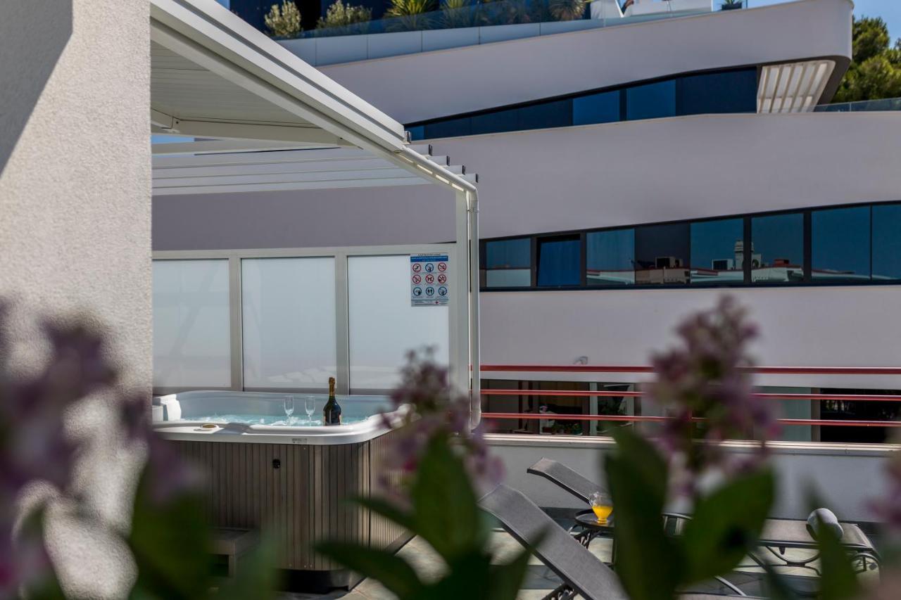 Apartament Seaside Penthouse With Hot Tub Sky Living Split Zewnętrze zdjęcie