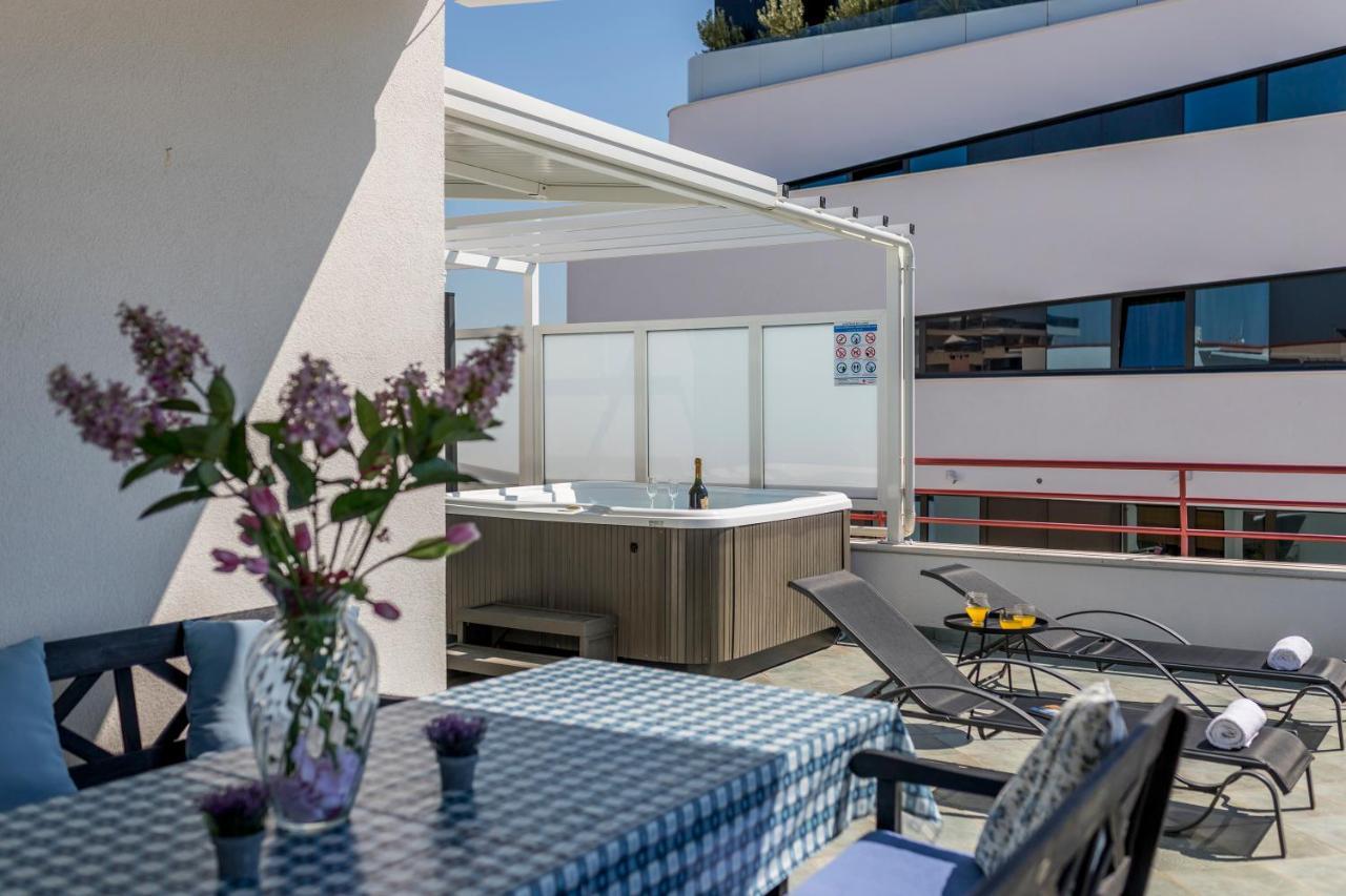 Apartament Seaside Penthouse With Hot Tub Sky Living Split Zewnętrze zdjęcie