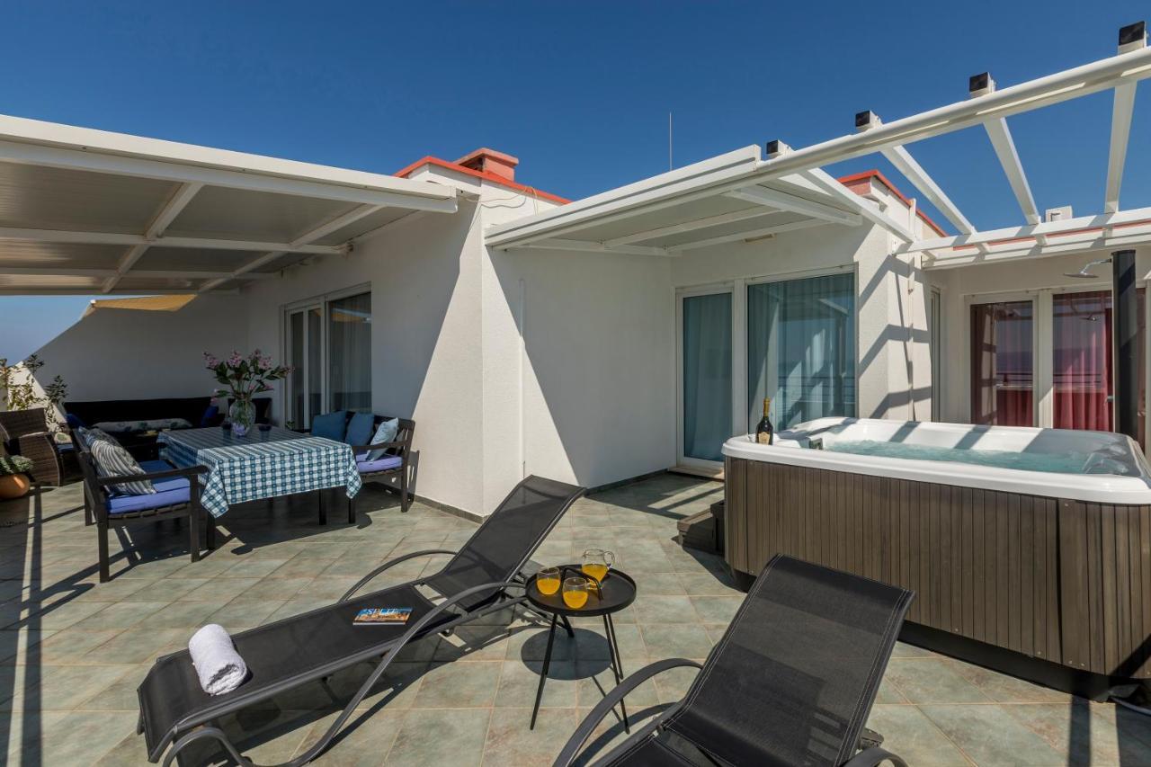 Apartament Seaside Penthouse With Hot Tub Sky Living Split Zewnętrze zdjęcie