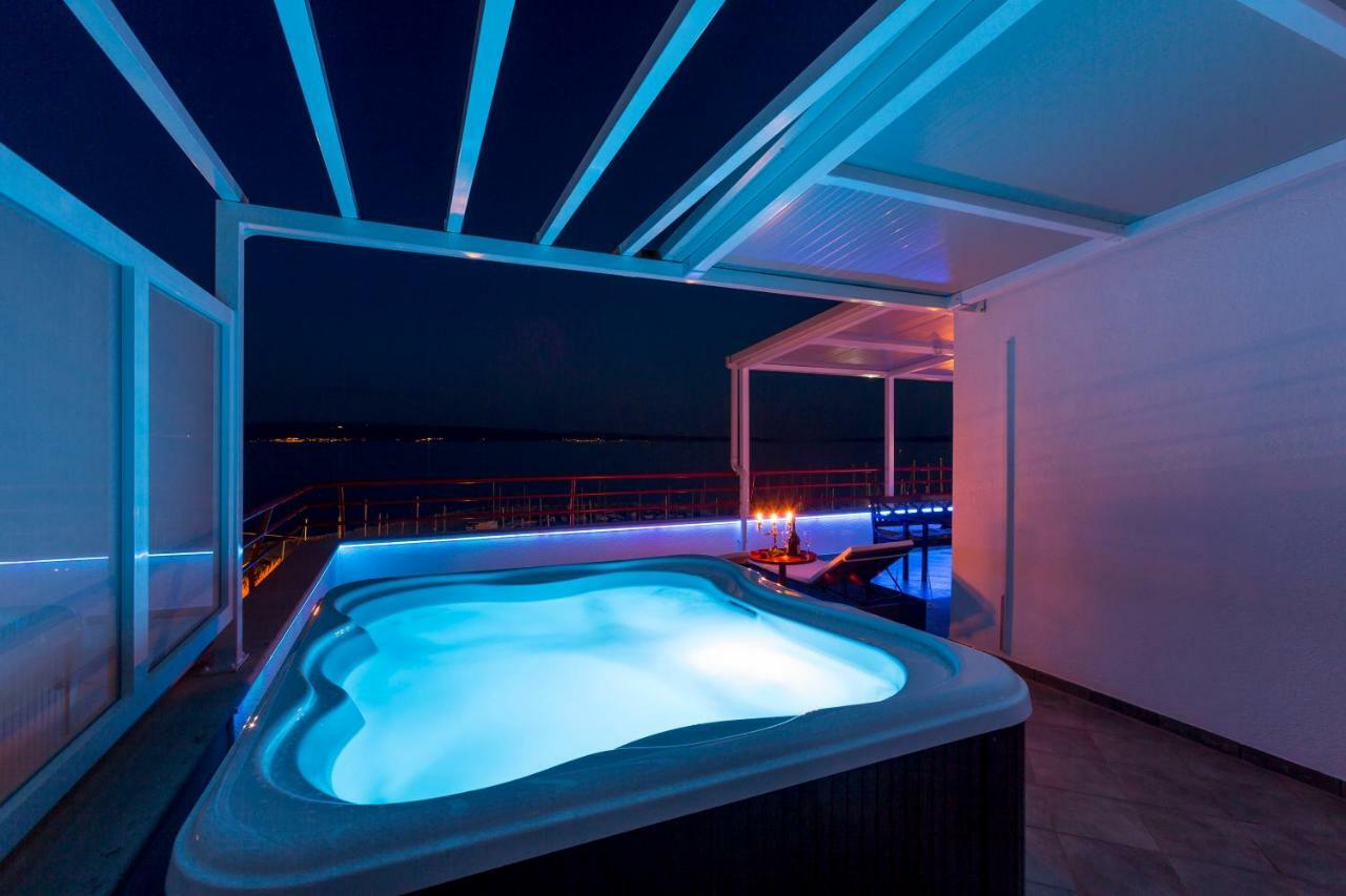 Apartament Seaside Penthouse With Hot Tub Sky Living Split Zewnętrze zdjęcie